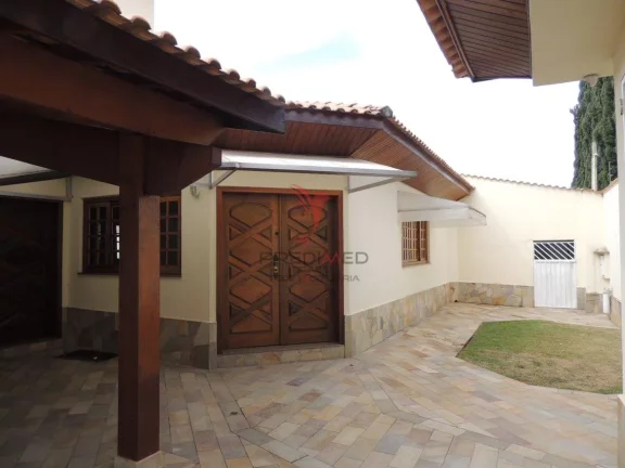 Imagem Casa com 3 suítes, 3 vagas de garagem. Imóvel de alto padrão no portal daa colinas