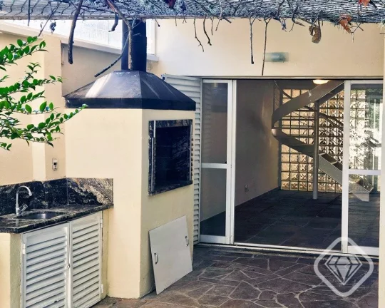 Imagem Casa espaçosa em Ipanema com suítes e pátio perfeito para a família.

Esta residência oferece 2...