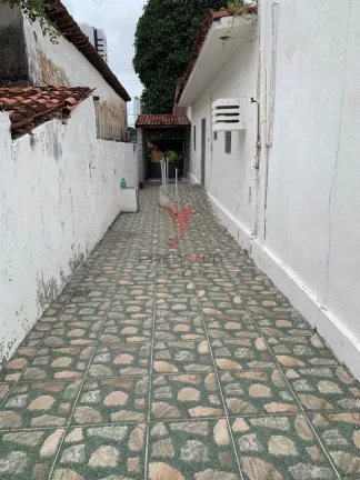 Imagem Vende-se casa com localização excelente no Miramar