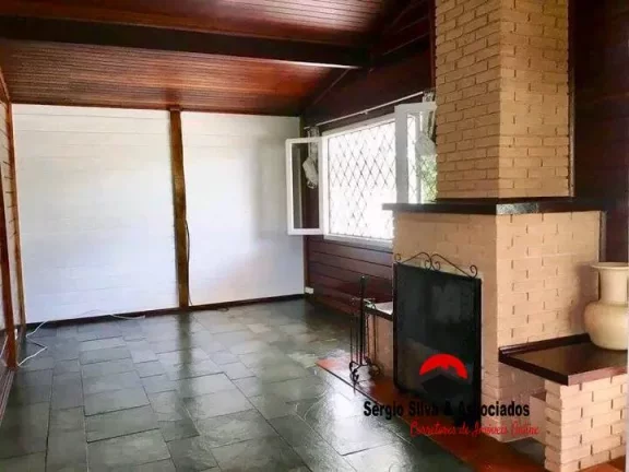 Imagem Casa a venda com 03 quartos no Alto do Boa Vista em Campos do Jordão.