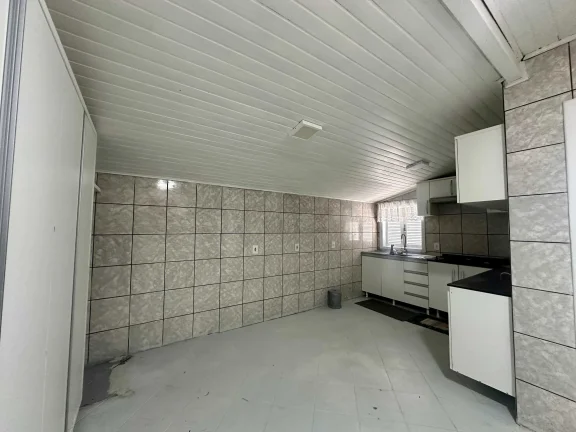 Imagem Casa com 3 dormitórios e 2 vagas, 850m da praia do Gravatá - Navegantes/SC
