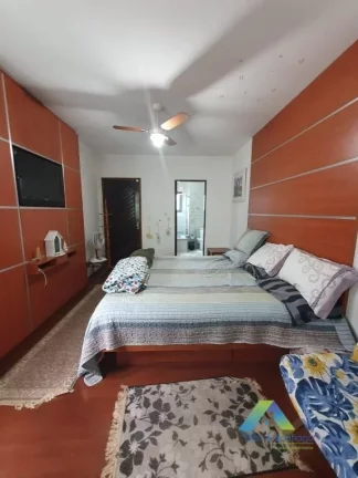 Imagem Lindo sobrado 177 metros, com excelente localização 3 dormitórios, 3 vagas, quintal espaço gourmet com ótimo valor !,