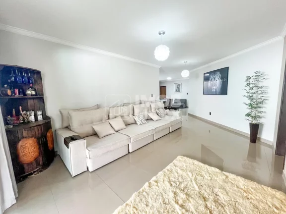 Imagem Casa à Venda em Taguatinga Sul, 300m², 3 Quartos, 2 Suítes SMT
