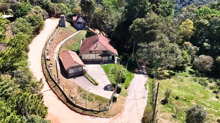 Imagem Três casas, um grande jardim e a liberdade de viver a serra no seu próprio ritmo