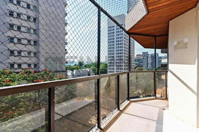 Imagem Apartamento de Luxo na Jardim Europa, São Paulo-SP: 3 quartos, 3 suítes, 3 salas, 5 banheiros, 3 vagas - 225m². Aproveite!