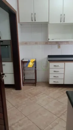 Imagem Sobrado à Venda com 359m², 4 dormitórios, 4 suítes, 1 sala e 5 vagas!!!