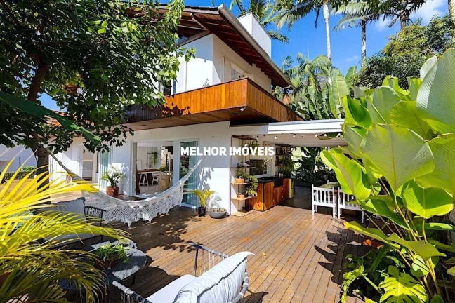 Imagem Casa espaçosa á venda com 03 dormitórios sendo 02 suítes localizada na Praia de Taquaras/SC