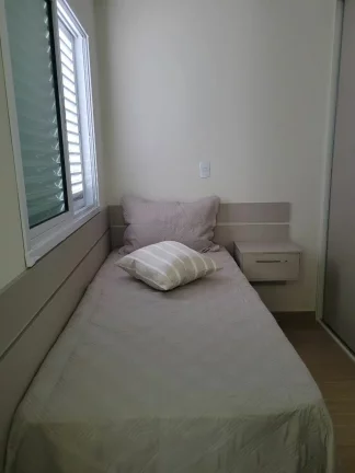 Imagem SOBRADO COM TRÊS DORMITÓRIOS, QUATRO VAGAS DE GARAGEM E LAVANDERIA COBERTA.