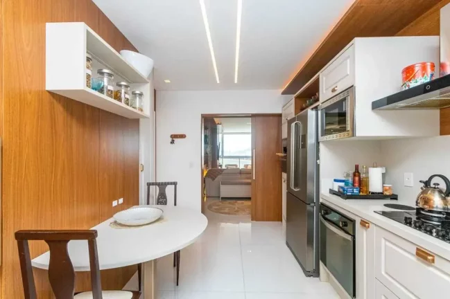 Imagem Apartamento com 4 suítes e 4 vagas de garagem no bairro Pioneiros - Balneário Camboriú