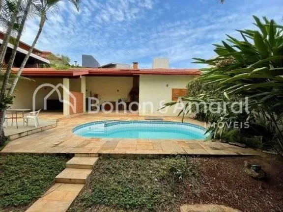 Imagem Linda casa à venda em condomínio fechado. Casa assobradada com hall de entrada, três salas grande...