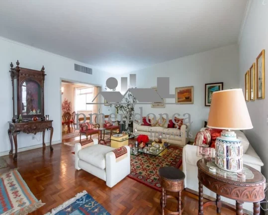 Imagem Excelente apartamento com 400m² em Higienópolis com piso de tacos, repleto de armários.