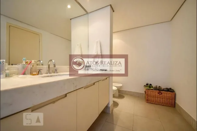 Imagem Espaçoso apartamento com sacada em Real Parque - São Paulo | 185m², 3 quartos, 2 suítes, 5 banheiros | Venda e locação por R$1.300.000