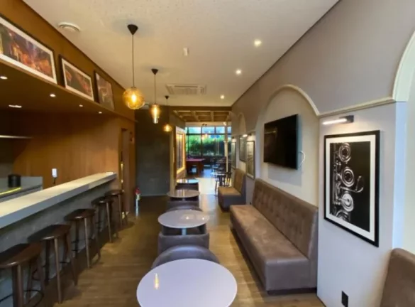Imagem JAZZ GRAÇA - A 5ª Avenida Imóveis selecionou esse belíssimo apartamento c/ decoração contemporânea, 1 suíte, lavabo, varanda,51,00m² porteira fechada
