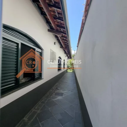 Imagem Sobrado com 3 Quartos à venda, 195m² - Campo Grande