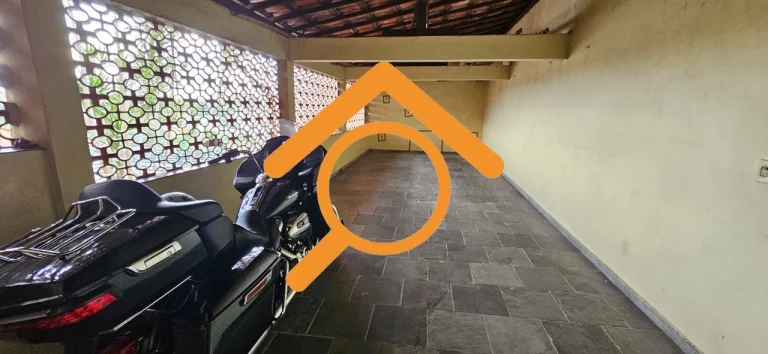 Imagem Casa Comercial para Locação em Interlagos, São Paulo - 2 Quartos, 1 Sala, 2 Banheiros, 4 Vagas de Garagem - 175m²