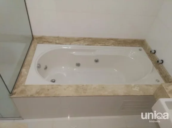 Imagem Casa 4 dormitórios (2 suítes), banheira de hidro, piscina, garagem