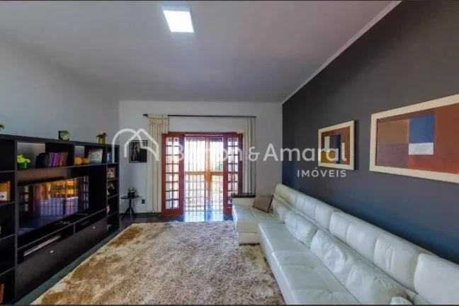 Imagem Casa excelente, com 6 quartos, todos são suítes, 8 banheiros, com elevador, 5 pontos de ar condici...
