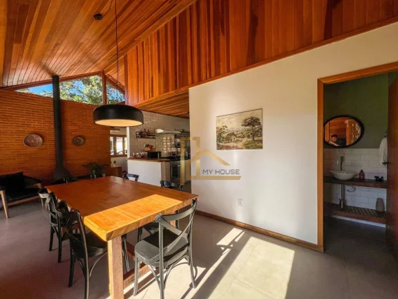 Imagem Casa Linear com 4 quartos e lazer privativo dentro de condomínio de Teresópolis