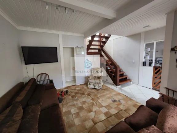 Imagem Casa em Condomínio à Venda em Vargem Pequena, Rio de Janeiro-RJ: 2 Quartos, 1 Sala, 1 Banheiro, 4 Vagas - 140,00m². Venha Conferir!
