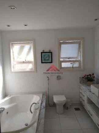 Imagem Casa com 4 quartos (1 suíte) à venda, 390 m²