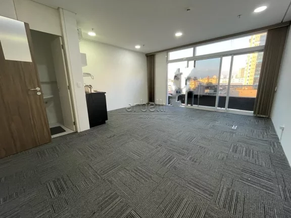 Imagem Apresentamos esta sala comercial de 33 metros quadrados, 1 banheiro e 1 copa, além de 1 vaga de gar...