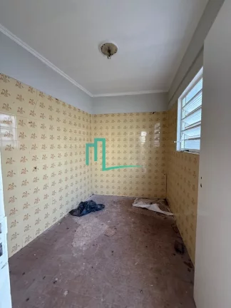 Imagem Imóvel à venda em Franca-SP: Casa na Vila França com 3 quartos, 1 suíte, 2 salas, 3 banheiros, 2 vagas de garagem e 200 m² de área.