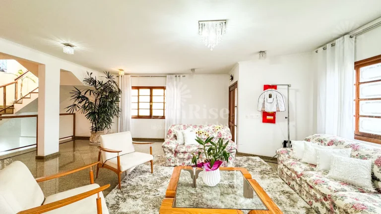 Imagem Casa a venda em Alphaville 11, 4 suítes, 4 vagas, recém reformada por R$3.500.000 Santana de Parnaíba/SP
