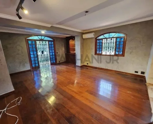 Imagem Casa de Luxo à Venda ou Locação em Jardim Paulista, São Paulo-SP: 3 quartos, 3 suítes, 3 salas, 5 banheiros, 4 vagas, 240 m².
