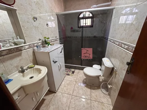 Imagem Casa ampla e conservada - 4 quartos/2 suítes.