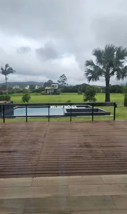Imagem Casa em condomínio fechado mobiliada e equipada com 4 suítes localizada em Camboriú.
