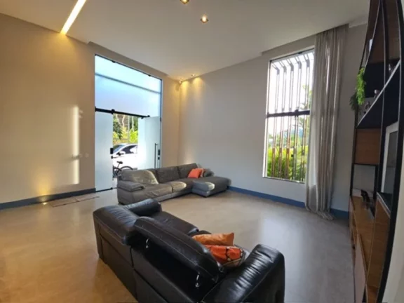 Imagem A 5ª Avenida imóveis selecionou essa Casa Moderna e Térrea no Condomínio Vida Marina em Busca Vida, 3 Suítes, Piscina c/ Cascata e Área Gourmet: