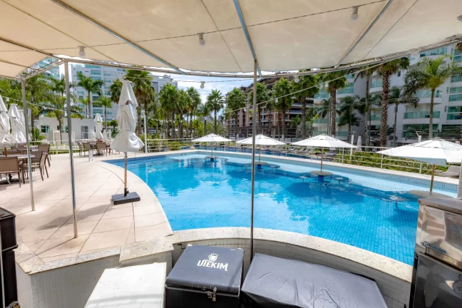 Imagem Apartamento mobiliado com área de lazer completa! 3 suítes e 3 vagas na Praia Brava em Itajaí