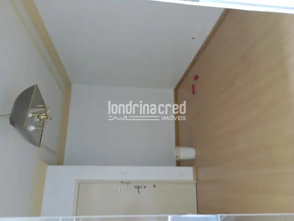 Imagem Oportunidade no Centro de Londrina! Amplo apartamento com 3 dormitórios, 120m² de área útil, sala espaçosa, cozinha, 1 vaga e condomínio acessível