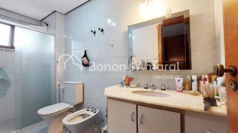 Imagem Apartamento amplo, em ótima localização!
Conta com 3 quartos com armários, 1 suíte, living para...