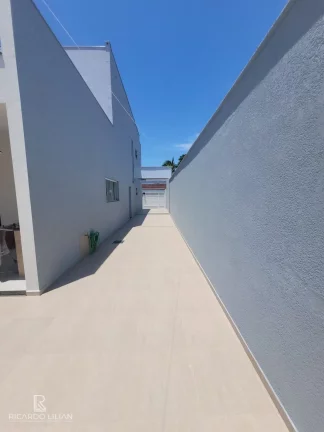 Imagem "Seu Refúgio à Beira-Mar: Sobrado de Luxo com Piscina, Automação e 5 Vagas no Cibratel 1, Itanhaém!"