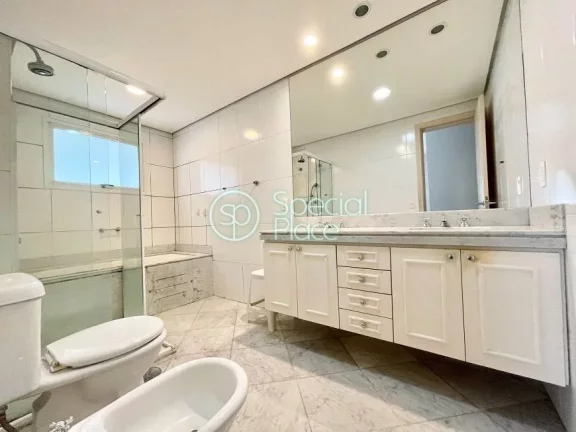 Imagem Apartamento com 261m² na Vila Nova Conceição. Living bem amplo e iluminado para dois ambientes, v...