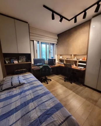 Imagem Apartamento reformado, com living para 02 ambientes, piso laminado , banheiro social, 03 dormitório...