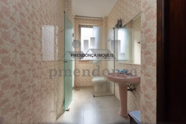 Imagem Belíssimo apartamento, amplo e bem distribuído, totalmente reformado, living para 02 ambientes, te...