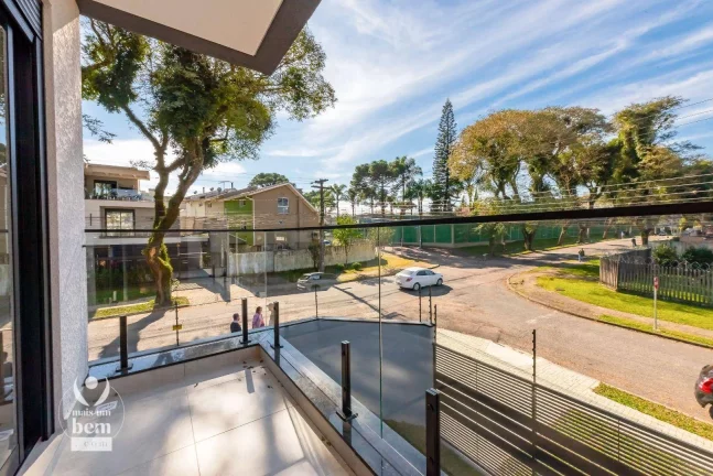 Imagem Sobrado 3 Suítes com QUINTAL, 228m², terraço com churrasqueira e 3 vagas de garagem à venda no Água Verde