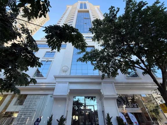 Imagem Apartamento 3 suítes e 3 vagas de garagem no Centro de Balneário Camboriú/SC