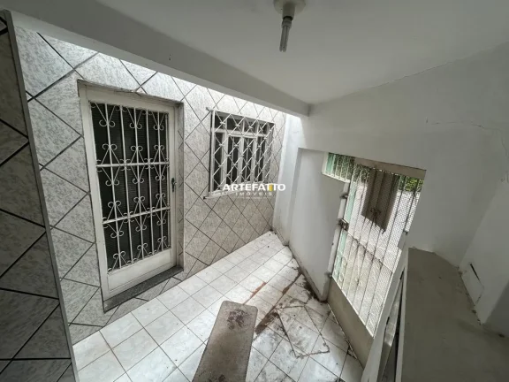 Imagem Casa de Esquina Ideal para por comércio clínica, escritórios perto da Marginal