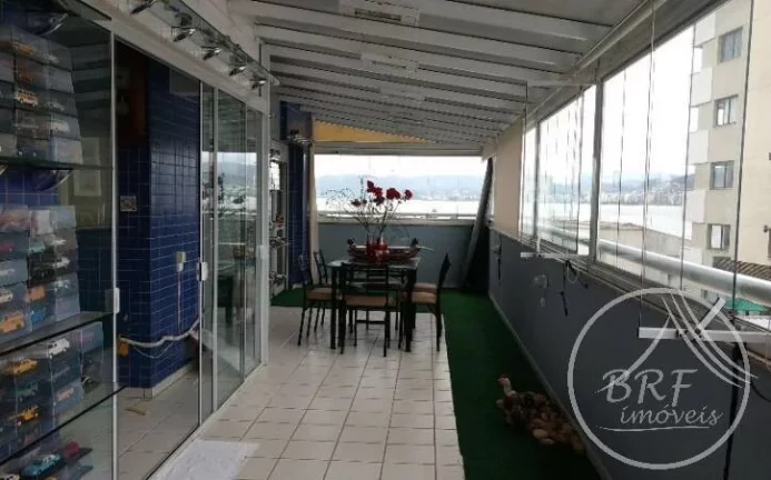 Imagem Vendo excelente apartamento com terraço e piscina, totalmente plano em excelente localização a 200 metros da Beira mar do Estreito Florianópolis SC co