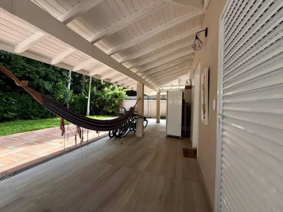 Imagem Imperdível Casa à Venda em Riviera de São Lourenço: 4 Quartos, 2 Suítes, 2 Salas, 3 Vagas de Garagem, 240m² - Riviera Módulo 22!