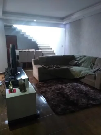 Imagem Lindíssimo sobrado com 3 suítes e acabamento de padrão – Conforto e sofisticação em cada detalhe!
