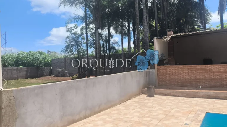 Imagem Chácara à venda à apenas 4 Km de Santo Antônio da Barra-GO, Setor Central: 5 quartos, 1 sala. Imperdível oportunidade!
