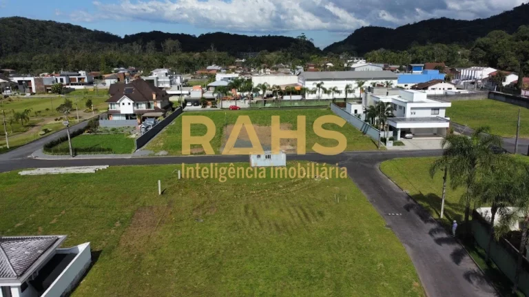 Imagem Terreno de esquina em condomínio fechado de Pirabeiraba Possui área total de 469,78 e condomínio ...