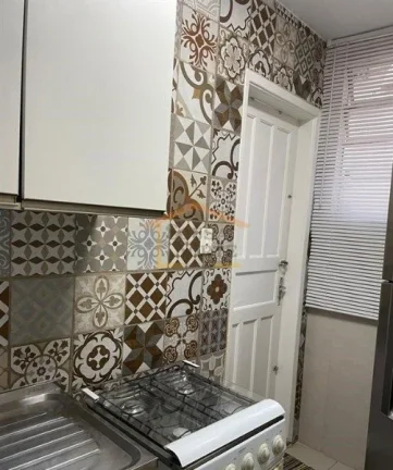 Imagem Apartamento reformado, 1 dormitório, com armários, sala ampla, cozinha com armários, banheiro, se...