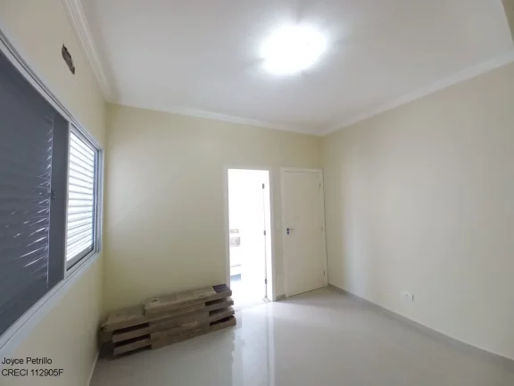 Imagem Casa de Alto Padrão à Venda em Condomínio Fechado na Cidade Litorânea de Peruíbe.