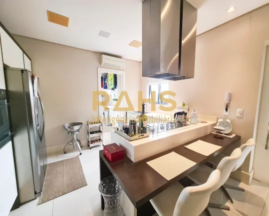 Imagem O Apartamento é composto por: Suíte master com 40,84m² contendo amplo closet e banheira. Aquecime...