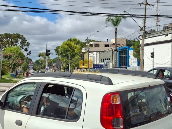 Imagem Imóvel comercial à venda em localização estratégica no Bacacheri, em terreno de esquina com gra...